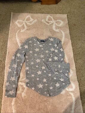 Buckle Gray Star Knit Sweater Top. super soft! girls L (10-12) hardly worn ever